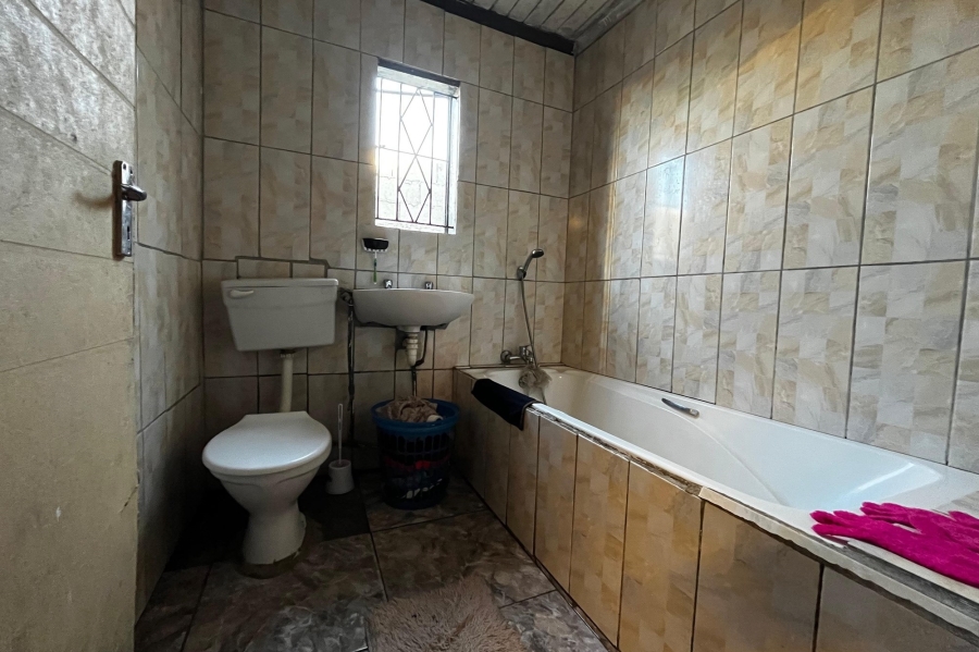 4 Bedroom Property for Sale in Leiden Western Cape